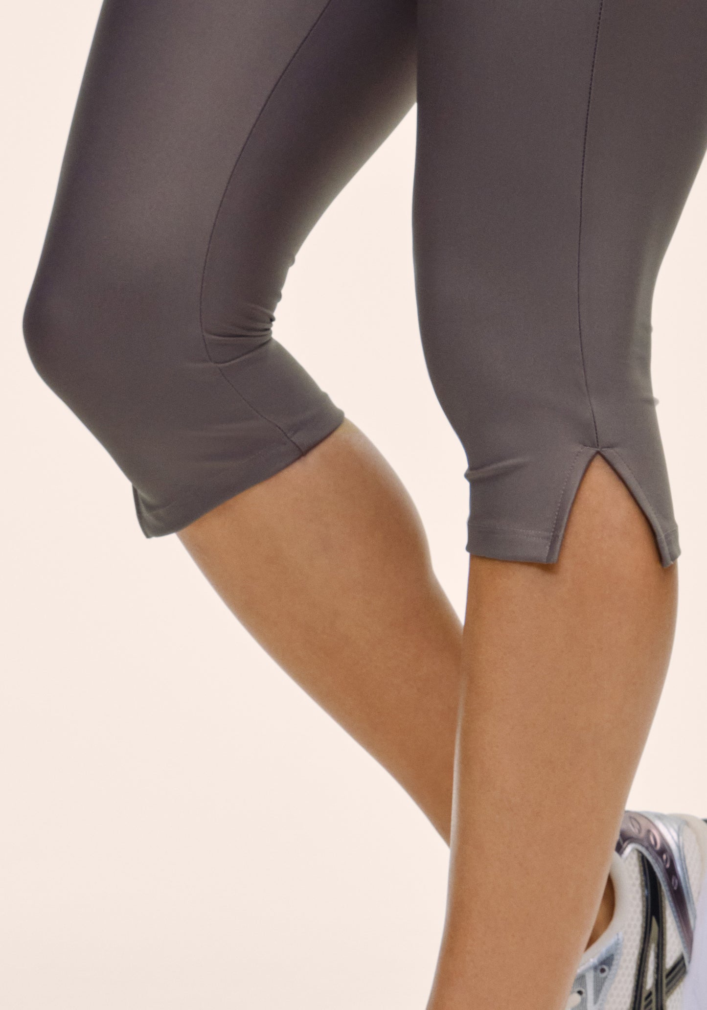 Capri Slit Regular Waist - Dk Grey